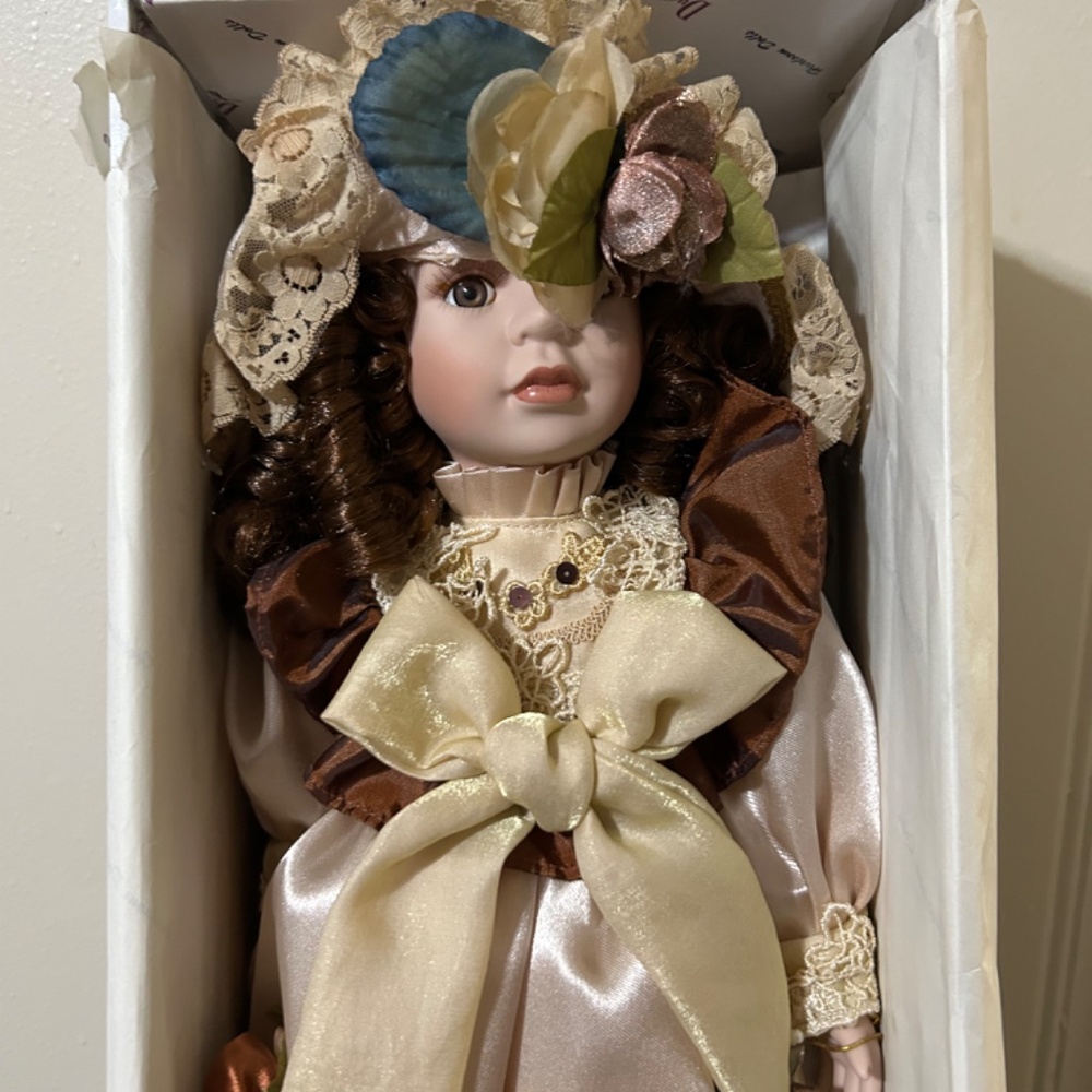 Vintage Duck House Porcelain Doll - Picture 2 of 3